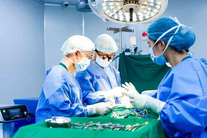 U dị dạng tĩnh mạch giống nốt ruồi son