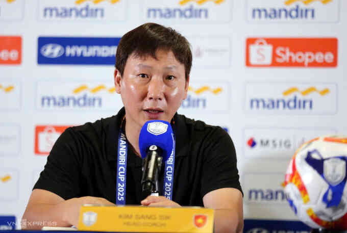 HLV Kim Sang-sik: ‘Gặp Philippines ở bán kết dễ hơn Indonesia’