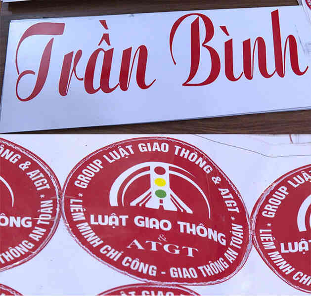 Bán logo dán xe để `bao luật` không bị CSGT phạt