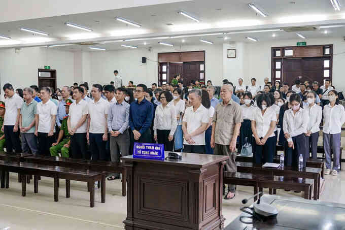 Bắt đầu trả tiền cho hơn 28.000 nhà đầu tư mua cổ phiếu ROS của FLC