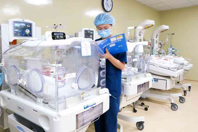 Hai tháng nuôi sống bé sinh non suy hô hấp