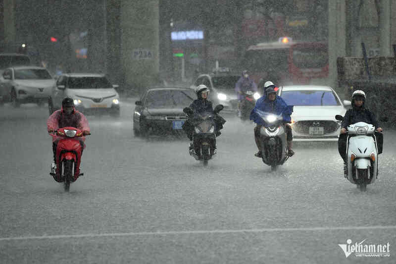 Thời tiết Hà Nội 3 ngày tới: Xuất hiện mưa vừa, mưa to, mức nhiệt cao nhất 32 độ