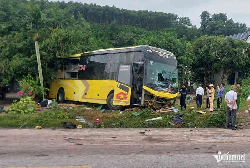Hiện trường kinh hoàng vụ lật xe khách 9 người tử vong ở Hà Tĩnh