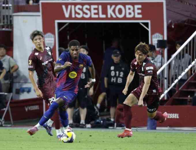Rashford góp công vào bàn thắng của Barca