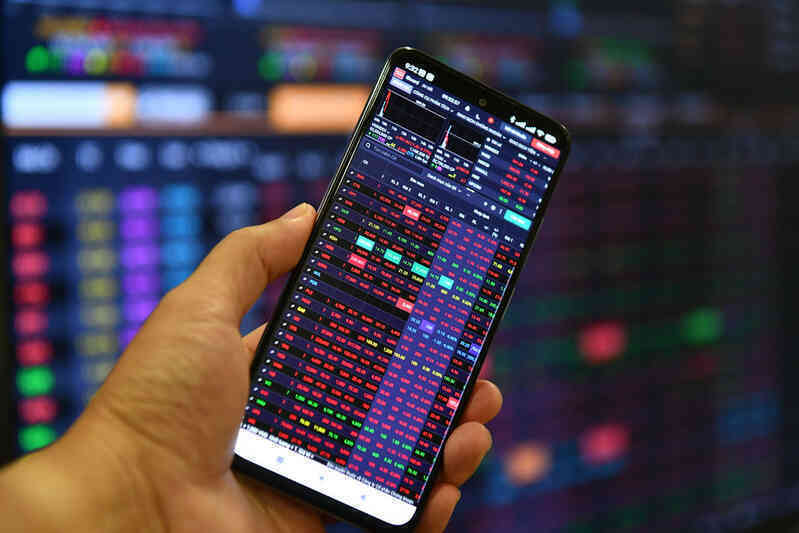 Dòng tiền tỷ USD dồn dập đổ vào, VN-Index lập đỉnh lịch sử trên 1.550 điểm
