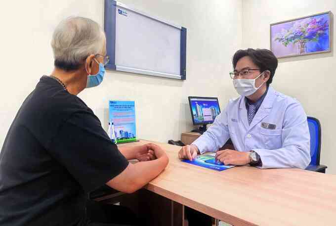 Mổ sỏi tụy cho người lớn tuổi có nguy hiểm không?