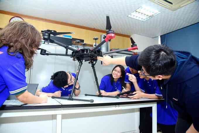 Ngành vũ trụ, vệ tinh học gì, ra trường làm ở đâu?
