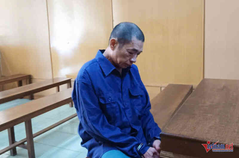 Tạt xăng thiêu vợ trong đêm