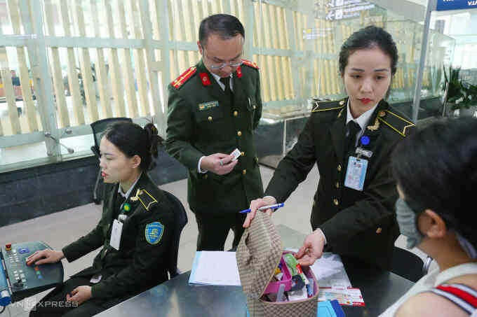 4 bước dùng VNeID để lên máy bay