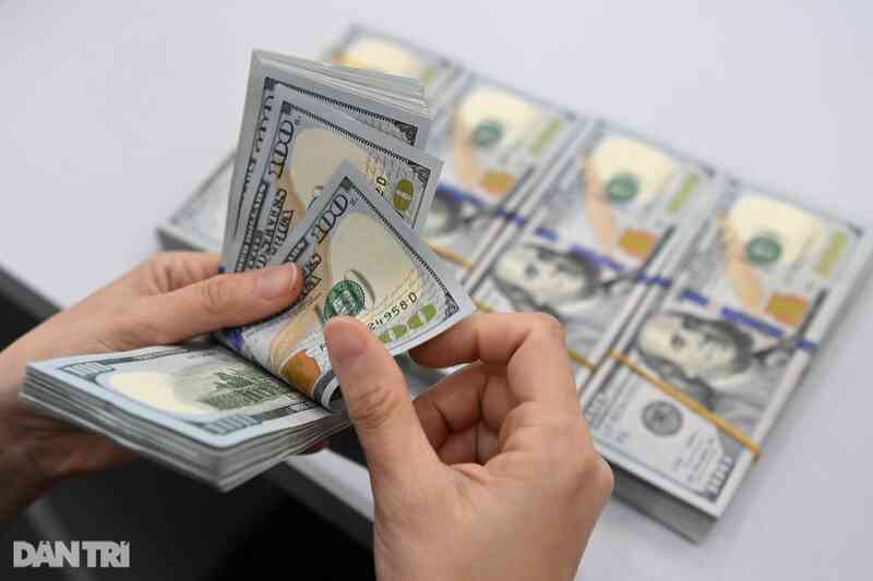 Giá USD lên kịch trần
