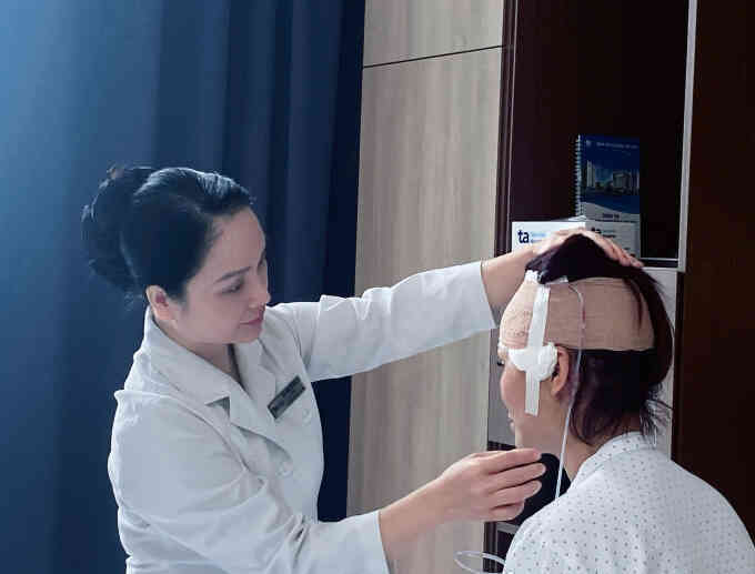 Mặt biến dạng sau 8 năm tiêm filler