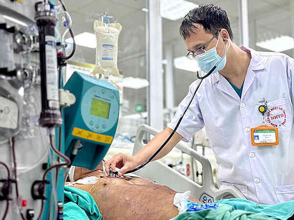 Nguy kịch sau ba ngày ăn tiết canh