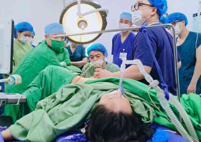 Sản phụ băng huyết nguy kịch sau hai tuần sinh con