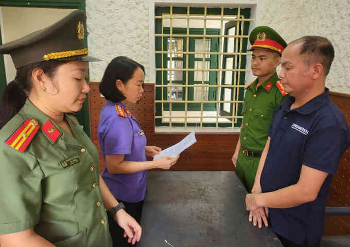Trưởng văn phòng tạp chí 