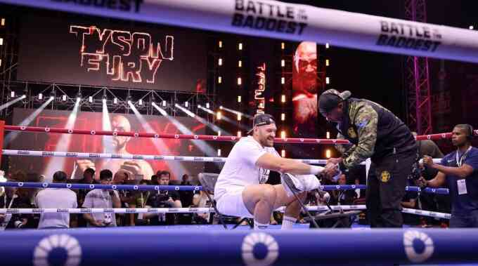 Tyson Fury tái xuất năm 2026
