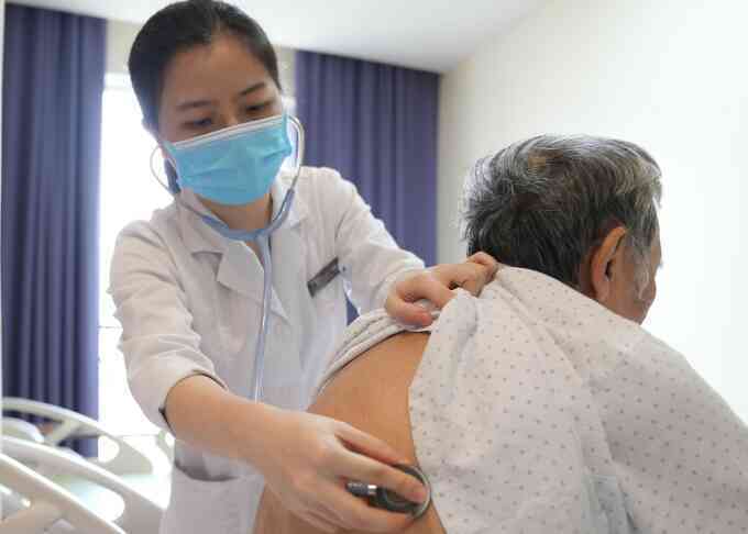 Cụ ông suy hô hấp do Covid-19 kèm đa bệnh lý