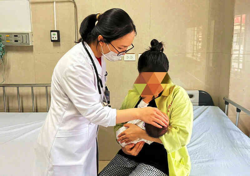 Nữ bệnh nhi 1 tháng tuổi ngộ độc sái thuốc phiện