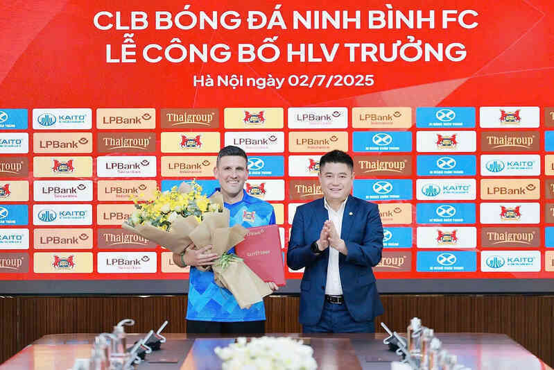 Thầy ngoại đổ bộ V-League, chất liệu có tăng?