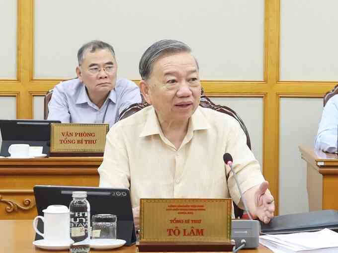 Tổng Bí thư yêu cầu sửa chính sách tiền lương cán bộ, công chức phù hợp với mô hình mới