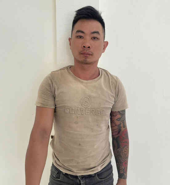 Trộm rình trong nhà vệ sinh, kề dao vào cổ, cướp tài sản chủ nhà lúc rạng sáng