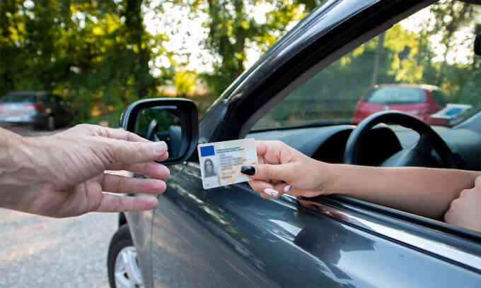 Nạn mua bán điểm bằng lái xe