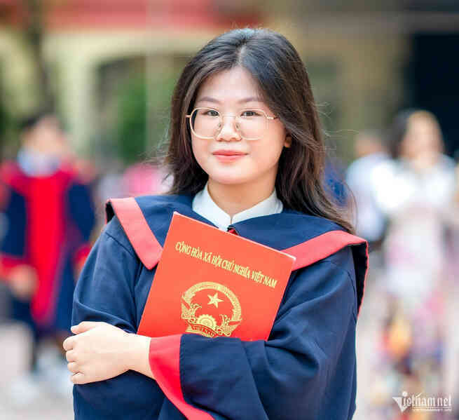 Nữ sinh `trường làng` trúng tuyển 3 trường chuyên, Á khoa Chuyên Sư phạm