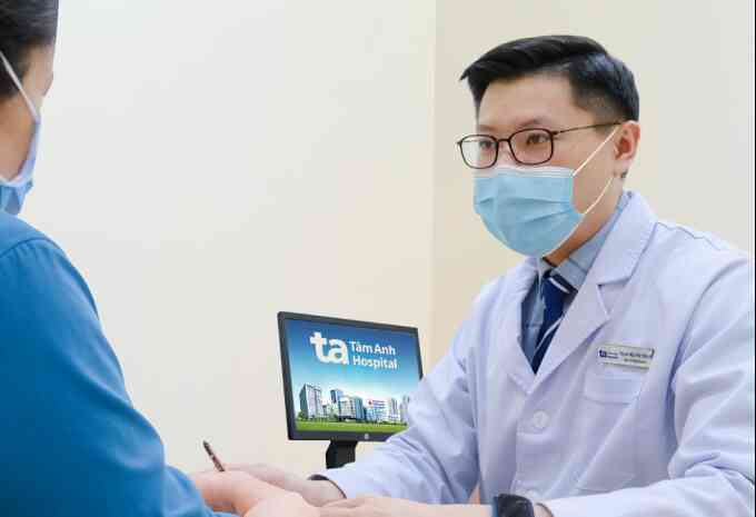 Phát hiện ung thư vú di căn từ dấu hiệu tụt nhũ hoa