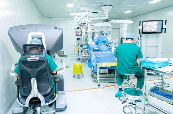 Robot phẫu thuật nạo hạch, cắt u đại tràng ác tính