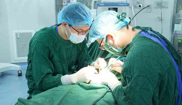 Thói quen kỳ lạ lúc buổi sáng khiến người đàn ông cấp cứu với vùng kín đau đớn