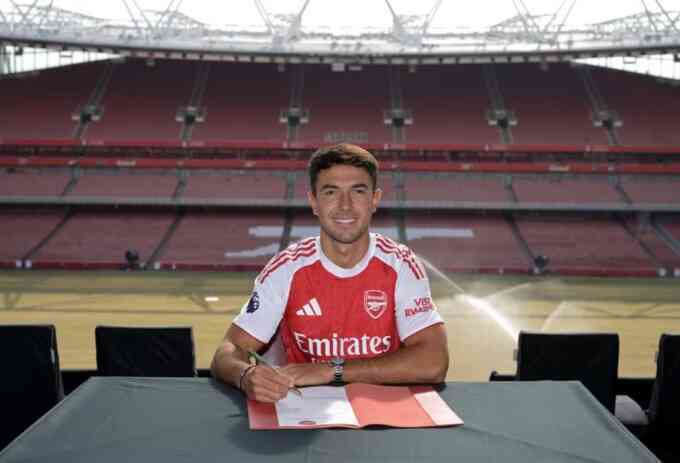 Arsenal công bố tân binh 68 triệu USD