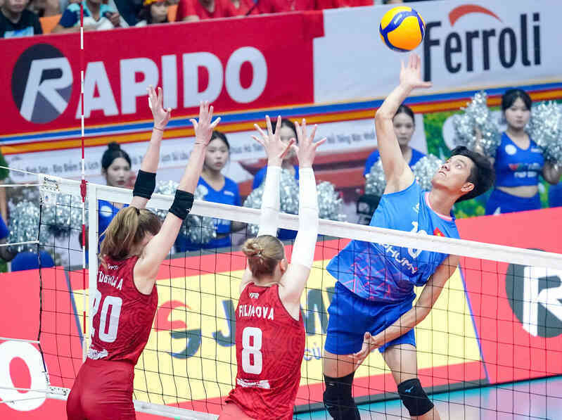 Bích Tuyền bật khóc, Thanh Thúy có hành động xúc động ở VTV Cup