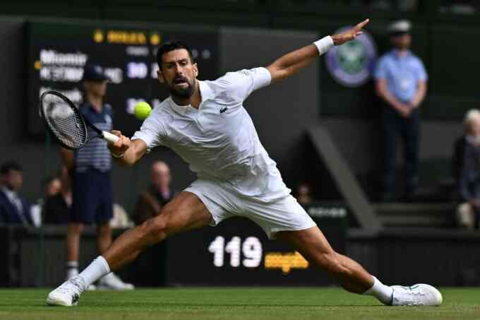 Djokovic thắng trận thứ 100 ở Wimbledon