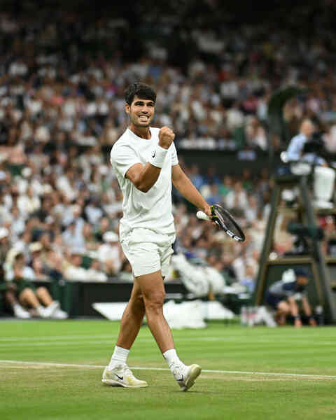 Alcaraz `thổi bay` Rublev, đoạt vé tứ kết Wimbledon 2025