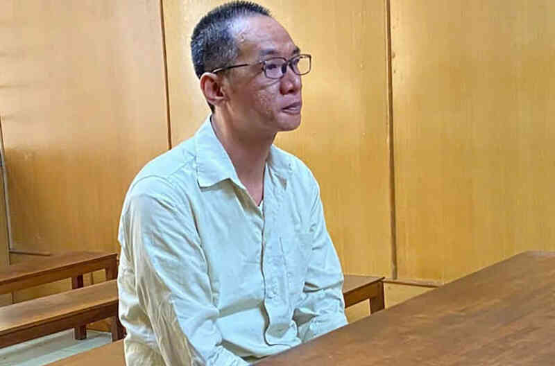Cùng yêu một cô gái, vác súng bắn bạn thân