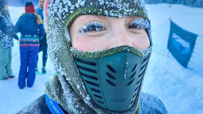 Gần 100 runner chạy 10 km dưới thời tiết -19 độ