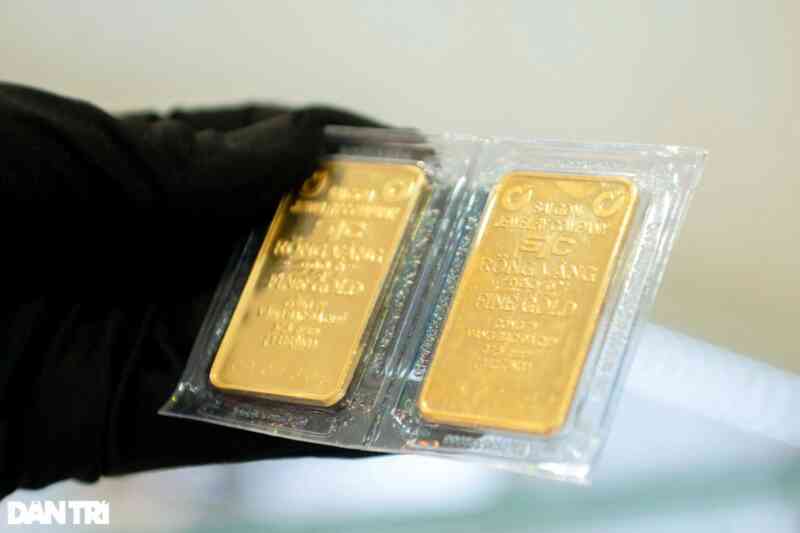 Giá vàng miếng sát mốc 121 triệu đồng/lượng, giá USD lập đỉnh