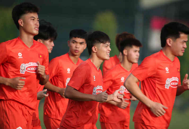 HLV Kim Sang Sik loại 8 cầu thủ ở U23 Việt Nam