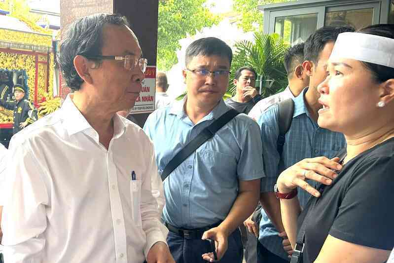 Bí thư Thành ủy TPHCM viếng các nạn nhân trong vụ cháy cư xá Độc Lập