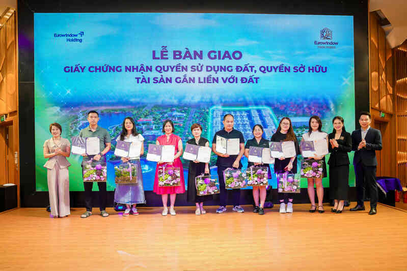 Dự án Eurowindow Twin Parks bàn giao sổ hồng đợt đầu cho cư dân