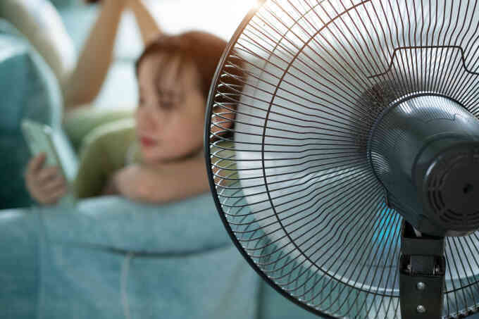 Dùng quạt thay cho máy lạnh có giúp giảm mắc bệnh hô hấp?