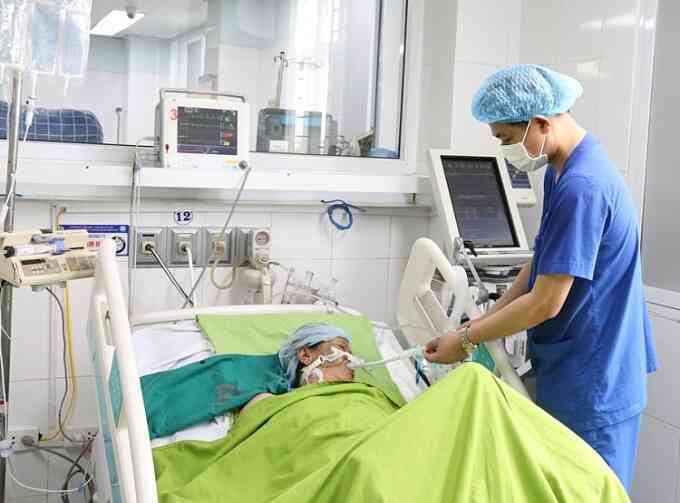 Làm việc dưới trời nắng nhiều giờ, người phụ nữ nguy kịch