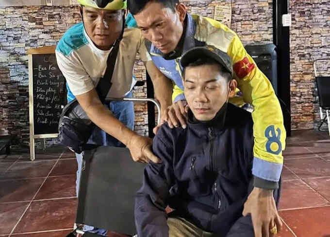 Lén quay video ân ái với đồng nghiệp rồi tống tình, tiền
