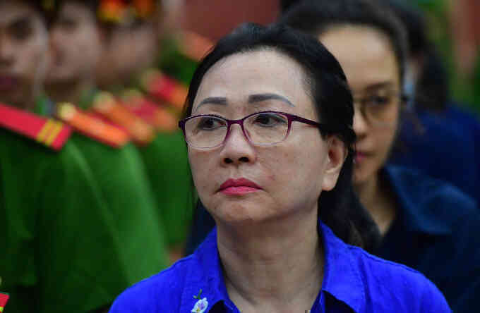 Người dân TP HCM nhận thông báo thi hành án dân sự qua VNeID