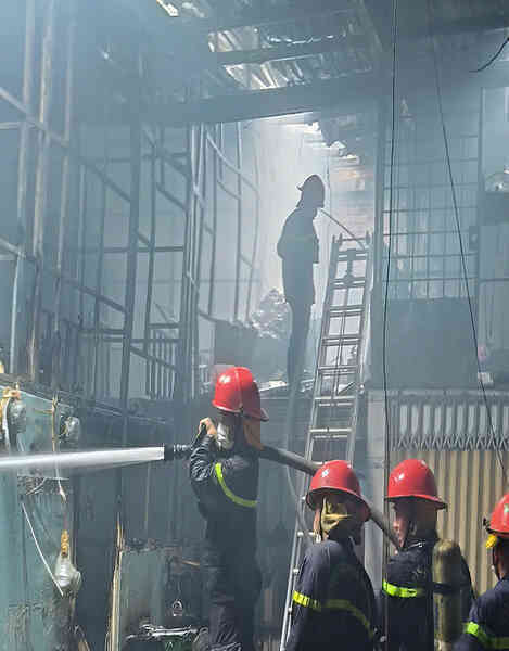 Nhiều phòng trọ ở TP HCM bị thiêu rụi