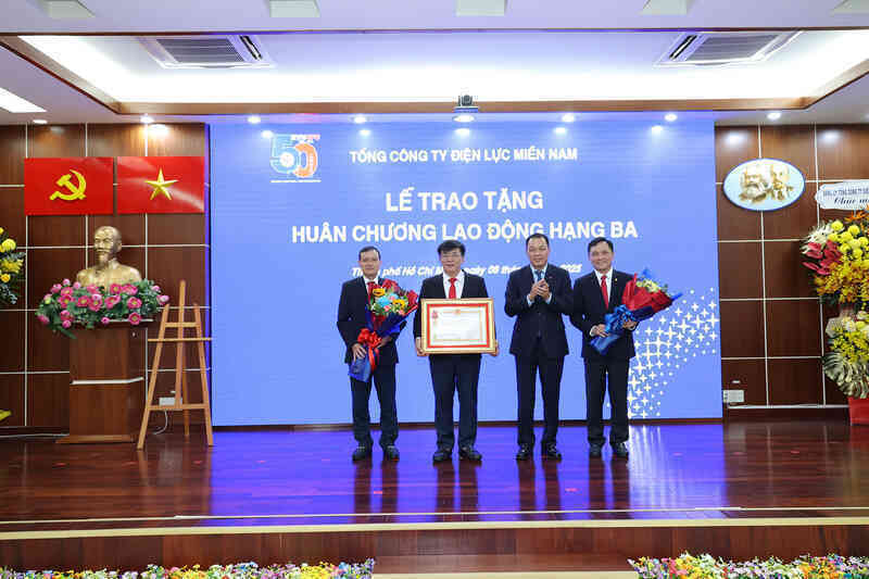 EVNSPC đón nhận Huân chương Lao động hạng Ba
