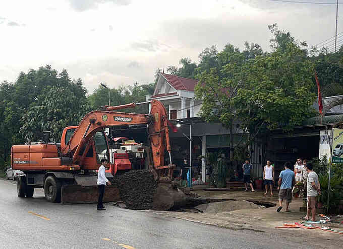 `Hố tử thần` rộng 6 m ở Phú Thọ