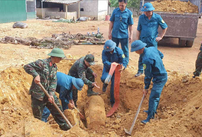 Phát hiện bom 350 kg khi làm vườn