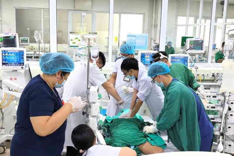 Sau bữa lòng lợn và tiết canh, người đàn ông Hà Nội ngừng tim