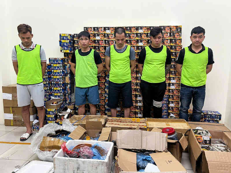 Thủ đoạn tinh vi của đường dây buôn hàng cấm xuyên Việt