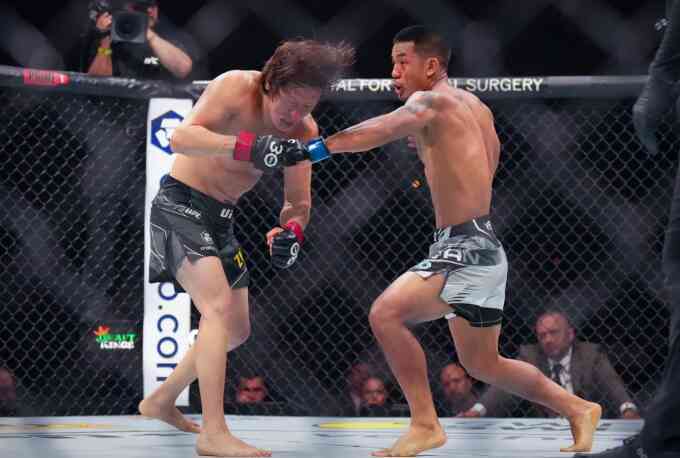 Võ sĩ Myanmar gây sốt tại UFC